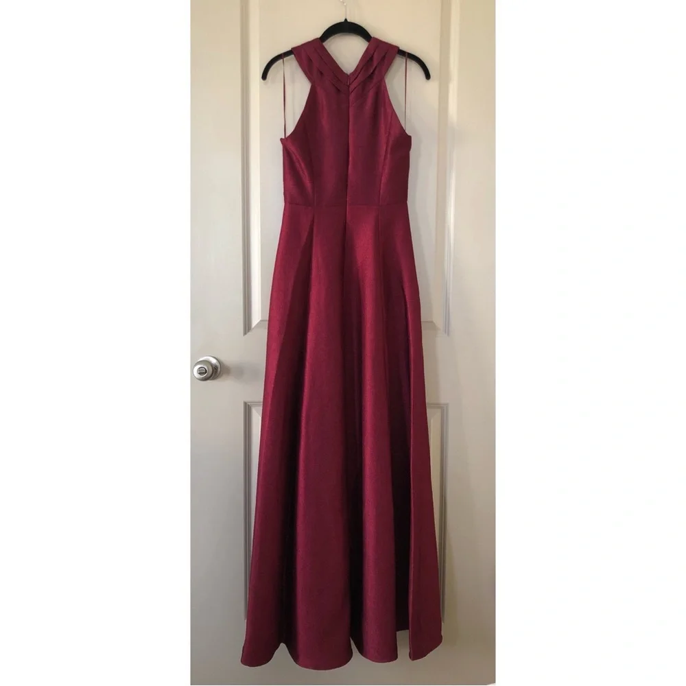 🆕 HALSTON HERITAGE Cross Neck Twill Evening Gown in Cranberry Size 2 - Picture 3 of 6